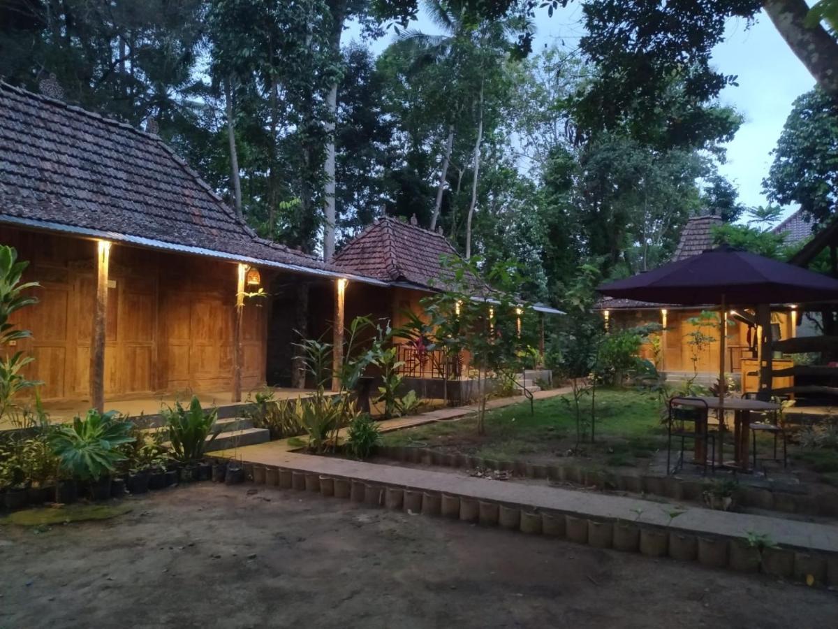 Hotel Omah Kayu Jagalan à Magelang Extérieur photo