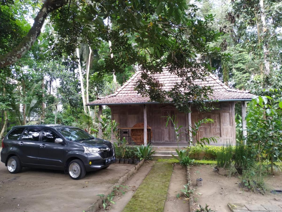 Hotel Omah Kayu Jagalan à Magelang Extérieur photo