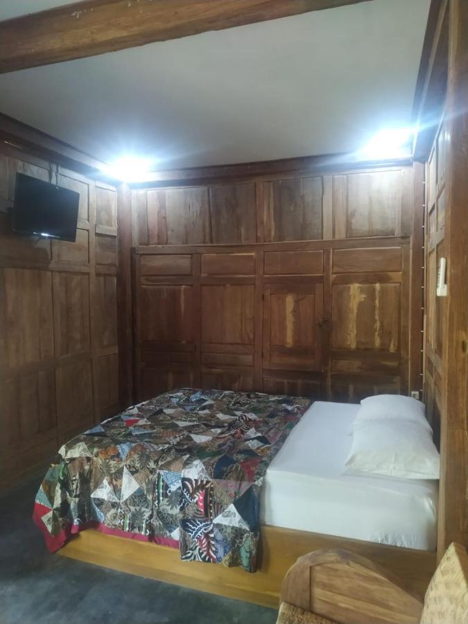 Hotel Omah Kayu Jagalan à Magelang Extérieur photo