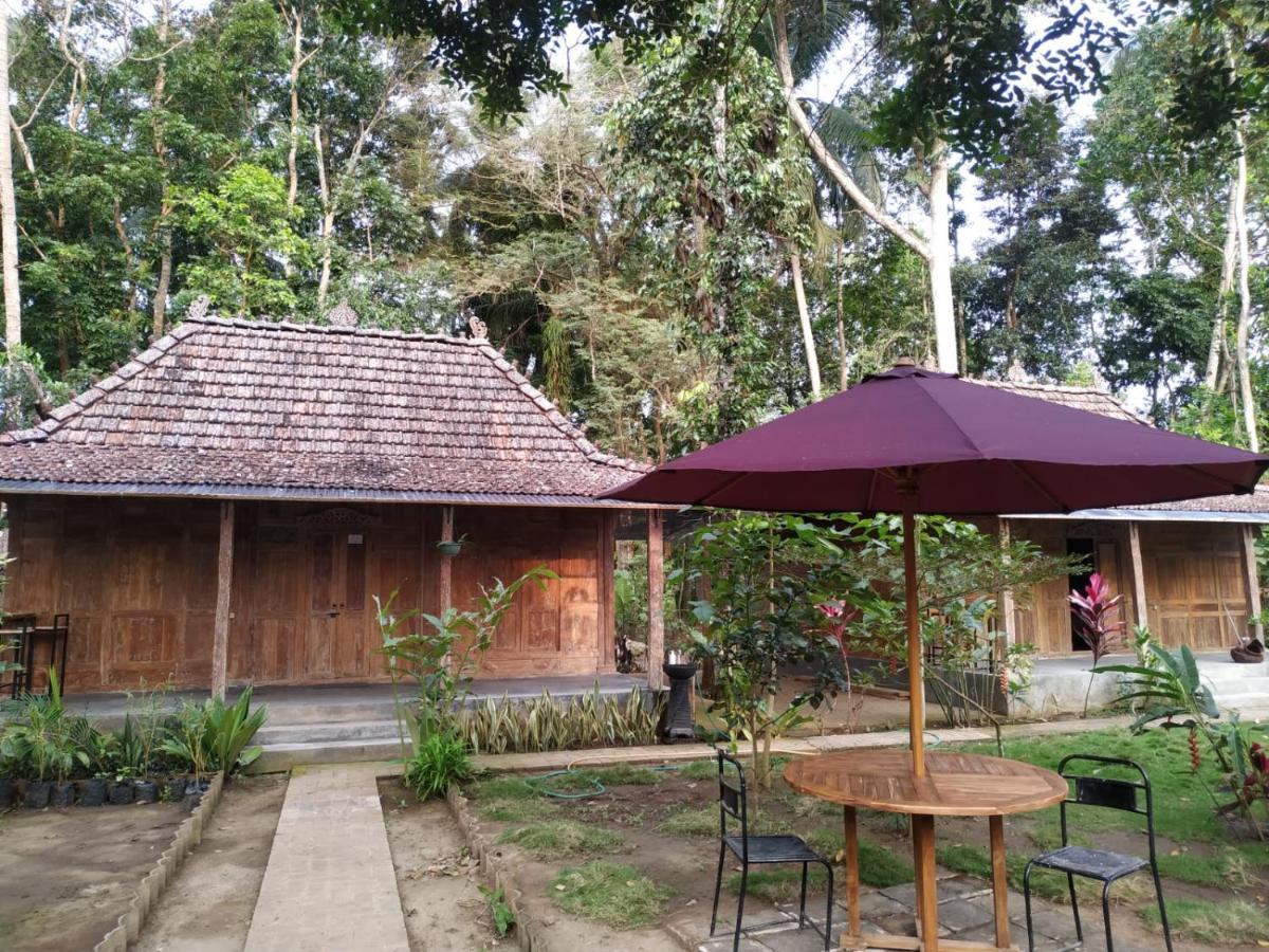 Hotel Omah Kayu Jagalan à Magelang Extérieur photo